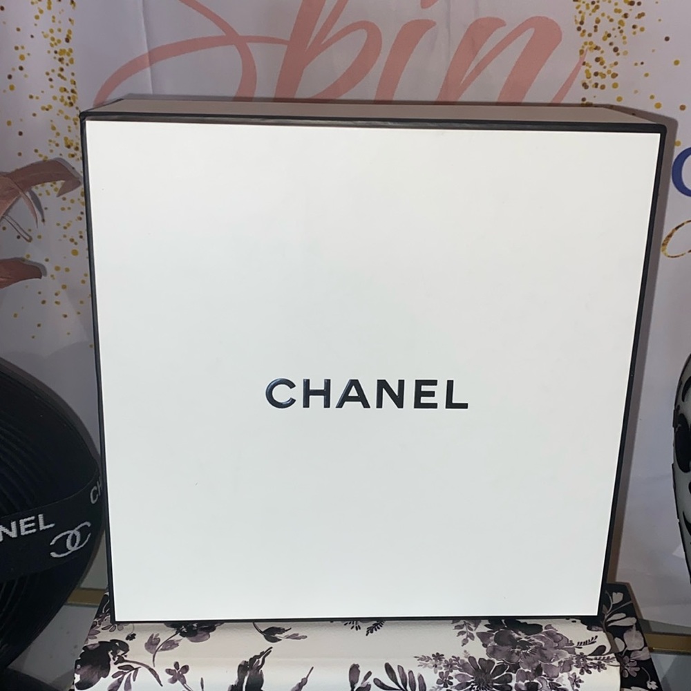 CHANEL GIFT BOX